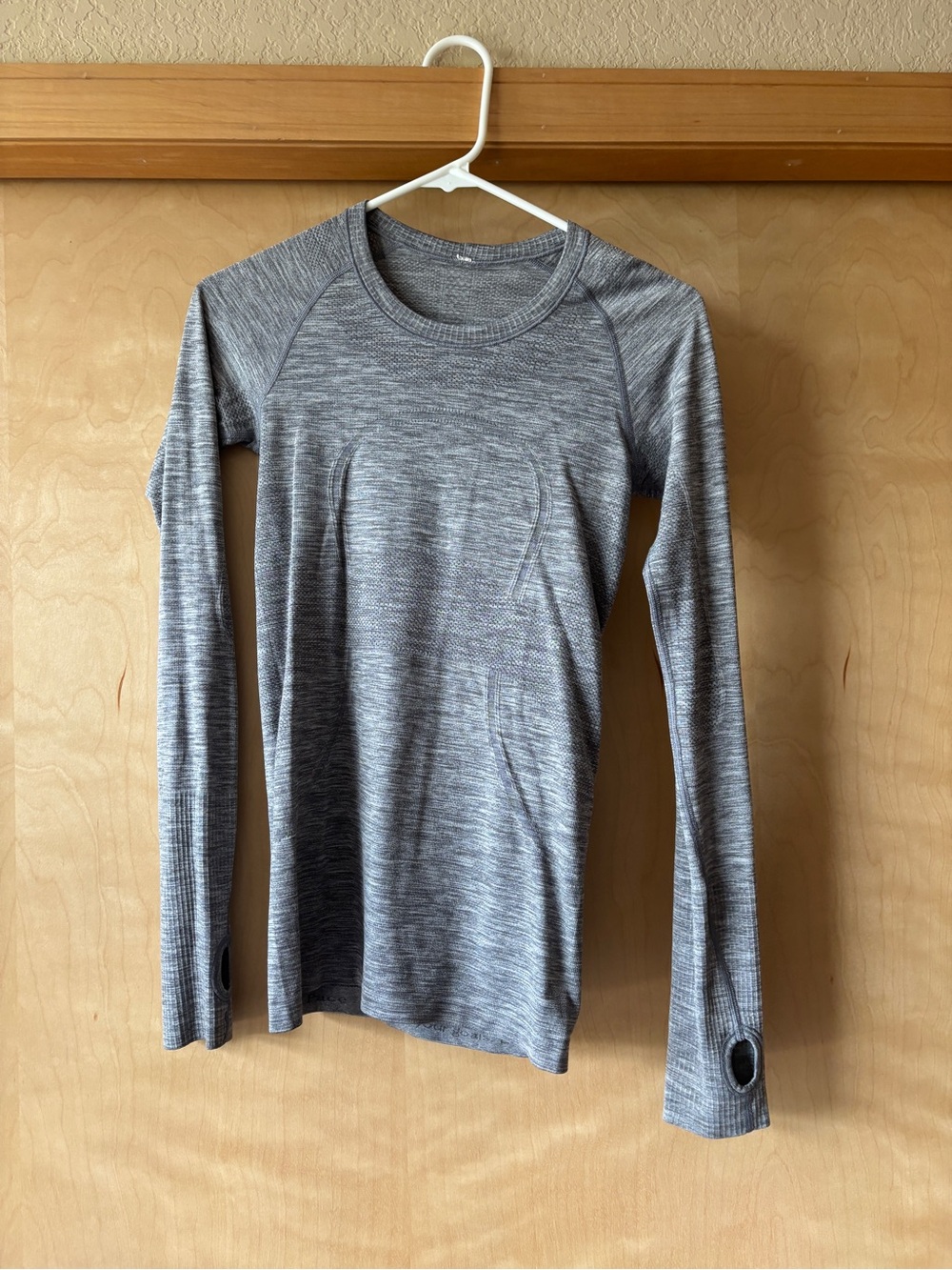 lululemon athletica Gray Heathered Long Sleeve Top with Thumbholes